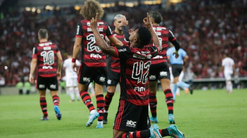 Jogadores do Flamengo em campo